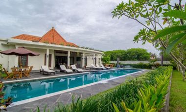 Luxurious and spacious villa on the beachfront of Montong, Senggigi Batu Layar Lombok