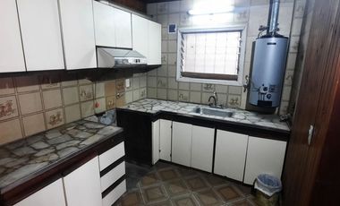VENTA CASA TIPO PH 3 AMBIENTES CON QUINCHO