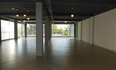 edificio en arriendo en crespo. Cod A86309