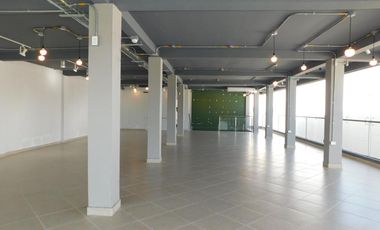 edificio en arriendo en crespo. Cod A86309