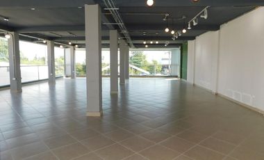 edificio en arriendo en crespo. Cod A86309