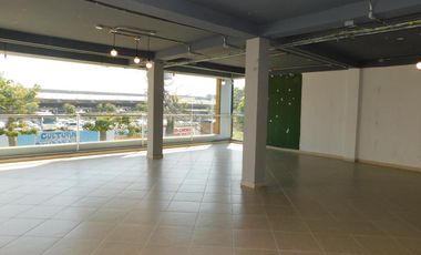 edificio en arriendo en crespo. Cod A86309