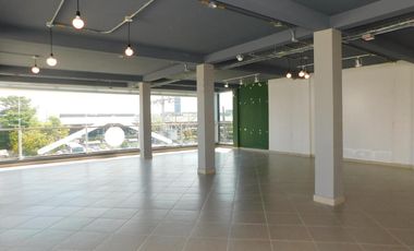 edificio en arriendo en crespo. Cod A86309