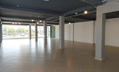 edificio en arriendo en crespo. Cod A86309