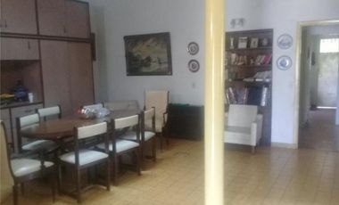 OPORTUNIDAD UNICA!! EXC. CHALET EN PADUA SUR A 10 CDS DEL CENTRO, 200M2 LOTE DE 12 X 62 , 6 AMB