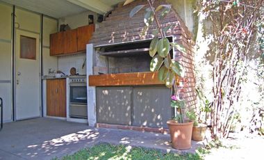 Duplex de 4 Amb C/ Cochera y Fondo Libre