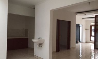Sewa Rumah 2 lantai, Tebet Barat Dalam, 750 m Patung Pancoran & Tol