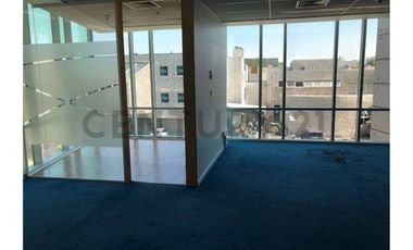 HERMOSA OFICINA EN PLENO SECTOR DE SAN DAMIAN