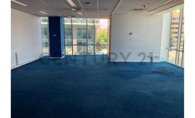 HERMOSA OFICINA EN PLENO SECTOR DE SAN DAMIAN