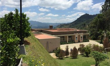 Espectacular casa en arriendo en el Retiro