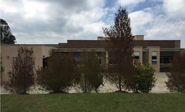 Espectacular casa en arriendo en el Retiro