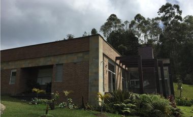 Espectacular casa en arriendo en el Retiro