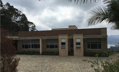 Espectacular casa en arriendo en el Retiro