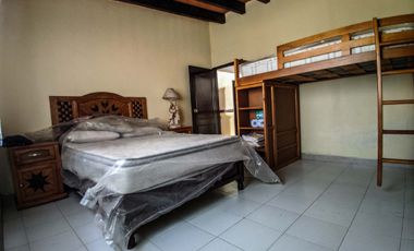 CASA EN VENTA EN ZUMPAHUACAN CON ARBOLES FRUTALES Y ALBERCA