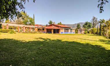 CASA EN VENTA EN ZUMPAHUACAN CON ARBOLES FRUTALES Y ALBERCA