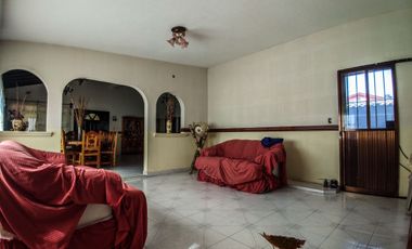 CASA EN VENTA EN ZUMPAHUACAN CON ARBOLES FRUTALES Y ALBERCA