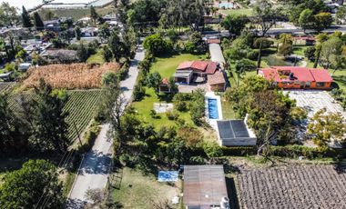 CASA EN VENTA EN ZUMPAHUACAN CON ARBOLES FRUTALES Y ALBERCA