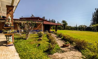 CASA EN VENTA EN ZUMPAHUACAN CON ARBOLES FRUTALES Y ALBERCA