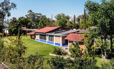 CASA EN VENTA EN ZUMPAHUACAN CON ARBOLES FRUTALES Y ALBERCA