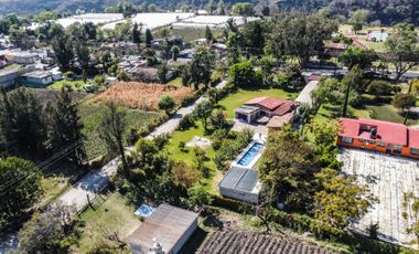 CASA EN VENTA EN ZUMPAHUACAN CON ARBOLES FRUTALES Y ALBERCA