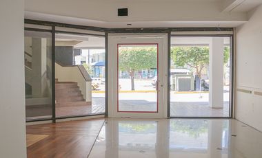 SE ALQUILA LOCAL CALLE 50 >>205mt2<<