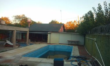 VENTA DE CHALET DE MÁS DE 4 AMBIENTES SOBRE LOTE DE 800 M² - MONTE GRANDE
