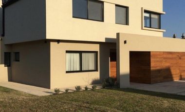 Casa en Alquiler Arenas del Sur