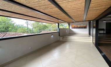 CASA EN ARRIENDO UBICADA EN ENVIGADO SECTOR LOMA DEL ATRAVESADO