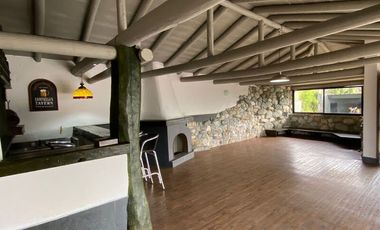 CASA EN ARRIENDO UBICADA EN ENVIGADO SECTOR LOMA DEL ATRAVESADO