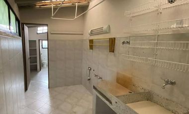CASA EN ARRIENDO UBICADA EN ENVIGADO SECTOR LOMA DEL ATRAVESADO