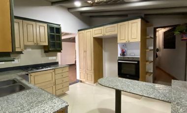 CASA EN ARRIENDO UBICADA EN ENVIGADO SECTOR LOMA DEL ATRAVESADO