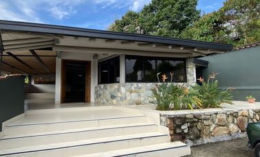 CASA EN ARRIENDO UBICADA EN ENVIGADO SECTOR LOMA DEL ATRAVESADO