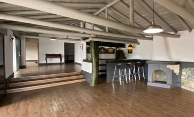 CASA EN ARRIENDO UBICADA EN ENVIGADO SECTOR LOMA DEL ATRAVESADO