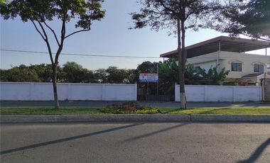 terreno comercial de alquiler en Portoviejo