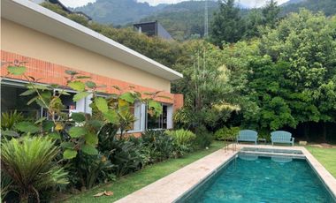 Hermosa Casa en parcelación via a Palmas con piscina