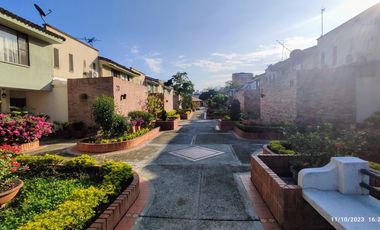 casa en arriendo en ciudad jardín. Cod A17472