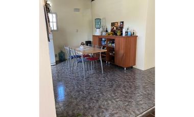 CASA QUINTA EN BENAVIDEZ  EN ZONA RESIDENCIAL  IMPECABLE