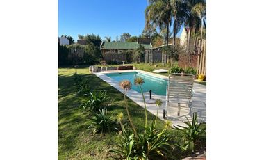 CASA QUINTA EN BENAVIDEZ  EN ZONA RESIDENCIAL  IMPECABLE