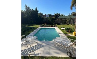 CASA QUINTA EN BENAVIDEZ  EN ZONA RESIDENCIAL  IMPECABLE