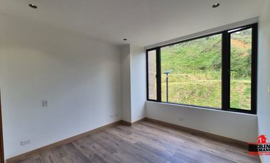 casa en arriendo/venta en aeropuerto. Cod V6486