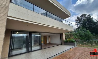 casa en arriendo/venta en aeropuerto. Cod V6486