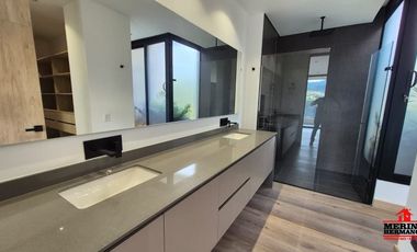 casa en arriendo/venta en aeropuerto. Cod V6486