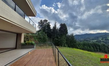 casa en arriendo/venta en aeropuerto. Cod V6486