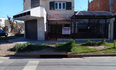 casa con local comercial