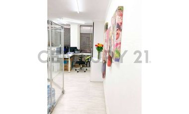 VENDE ESTUPENDA OFICINA SECTOR PUC (DESOCUPADA)