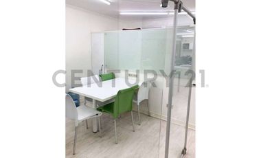 VENDE ESTUPENDA OFICINA SECTOR PUC (DESOCUPADA)