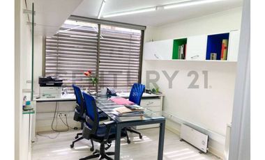 VENDE ESTUPENDA OFICINA SECTOR PUC (DESOCUPADA)