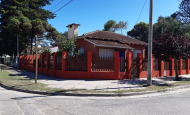 Casa en venta - 3 dormitorios 2 baños - 150mts2 - San Clemente Del Tuyú