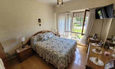 CASA EN PARQUE LURO 3 AMBIENTES CON DEPENDENCIA y 2 BAÑOS