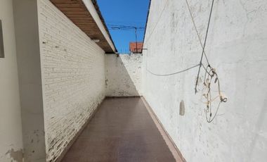 CASA EN PARQUE LURO 3 AMBIENTES CON DEPENDENCIA y 2 BAÑOS